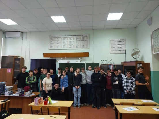 3 декабря 2025 года в группе 188-ОС педагог-психолог Концевенко А.Г. провела увлекательное и полезное психологическое занятие ,,Колеса баланса,, 3